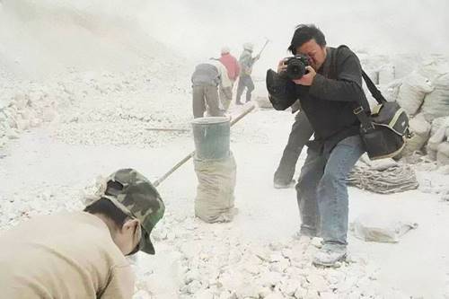 Известный фотограф снимал ужасы жизни в глубинке Китая. Он пропал без вести 3 ноября.