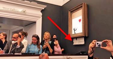 Картина Бэнкси самоуничтожилась, как только ее продали за 1 млн фунтов. Посетители аукциона не могут прийти в себя...