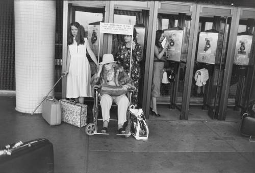Свободная Америка 60-70-х. Шедевры уличной фотографии в объективе гениального Гарри Виногранда.